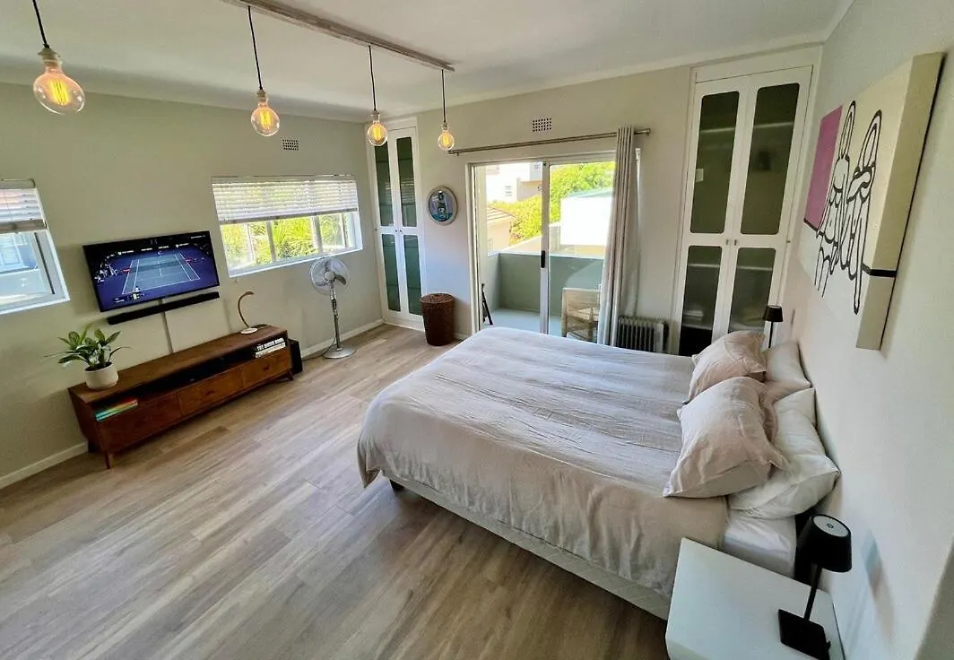 Bright, Modern Studio Apartment ケープタウン