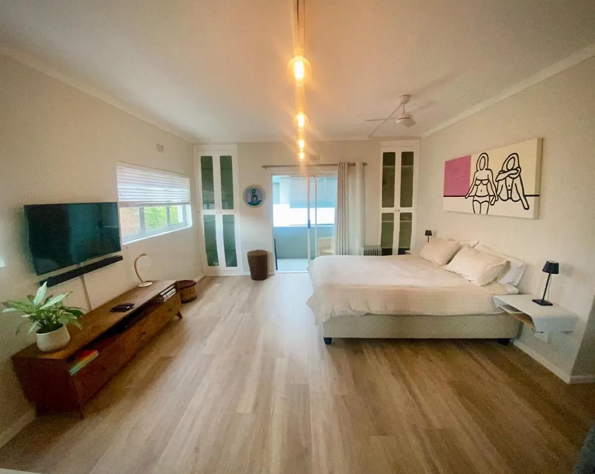 Bright, Modern Studio Apartment ケープタウン